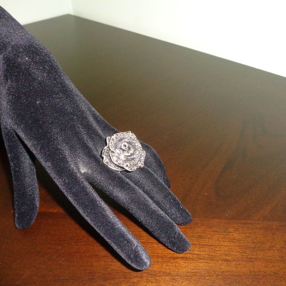 Costume Jewelry- flower ring - Picture 10 of 12